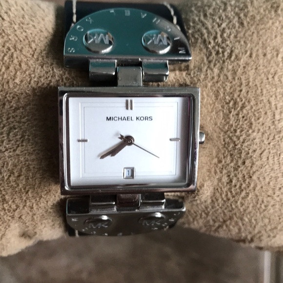 Michael Kors Watch - Picture 5 of 7